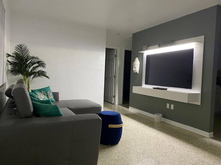 Stayover In Miami Home 2Br - 1Bth - Free Parking Εξωτερικό φωτογραφία